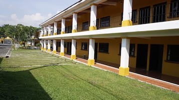 Fachada de la propiedad