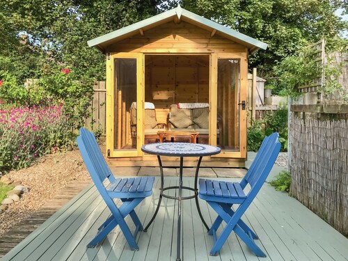 This well-equipped cottage is perfect for a family or group holiday.