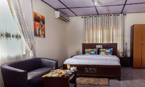 Suite | Desk, blackout drapes, soundproofing, free WiFi - Hotel Green (Accra)