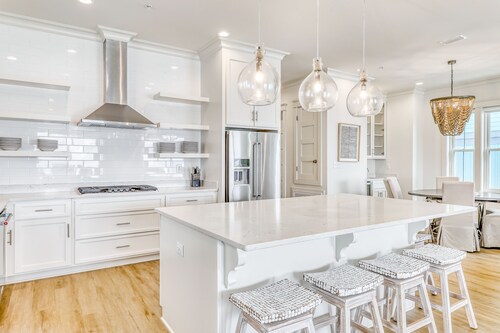 Luxurious Gulf-front home w/ private plunge pool, steps from the beach