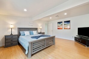 6 slaapkamers, een strijkplank/strijkijzer, wifi