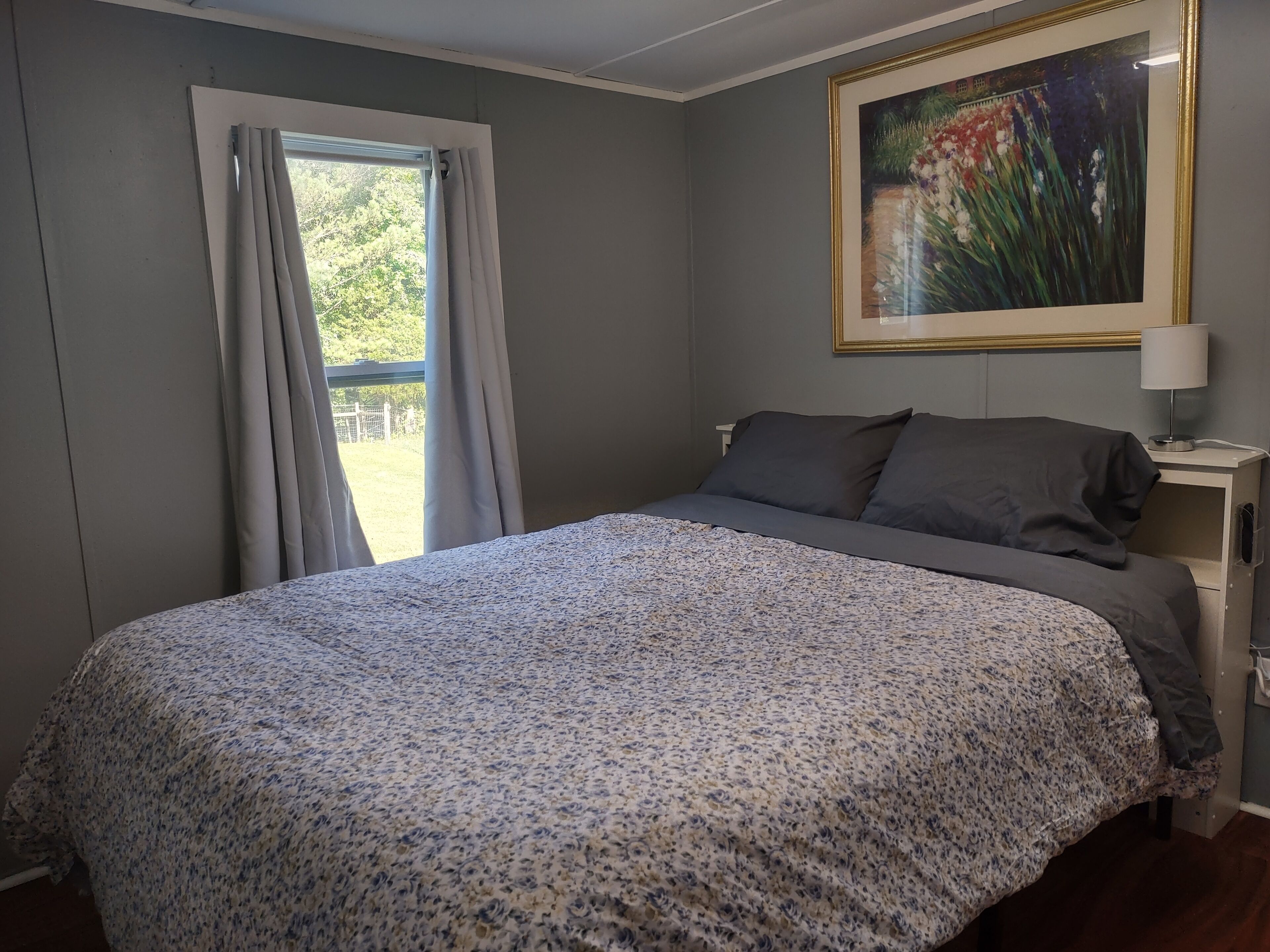 Pet Friendly - Near the University of the South, hiking & biking trails. 