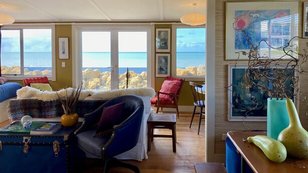 Interior -  Absolute Beach Front. Wake up to see the sun rise (Haumaona)