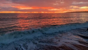 Beach nearby -  Absolute Beach Front. Wake up to see the sun rise (Haumaona)