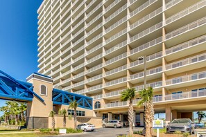 Exterior - Centrally located condo w/ picturesque views & shared pools/lazy river (Gulf Shores)