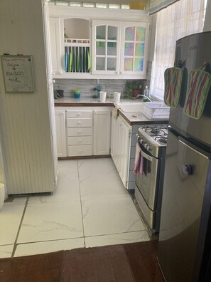 Coffee/tea maker, blender