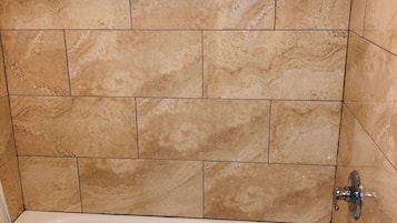 Vòi sen/bồn tắm kết hợp, máy sấy tóc, khăn tắm