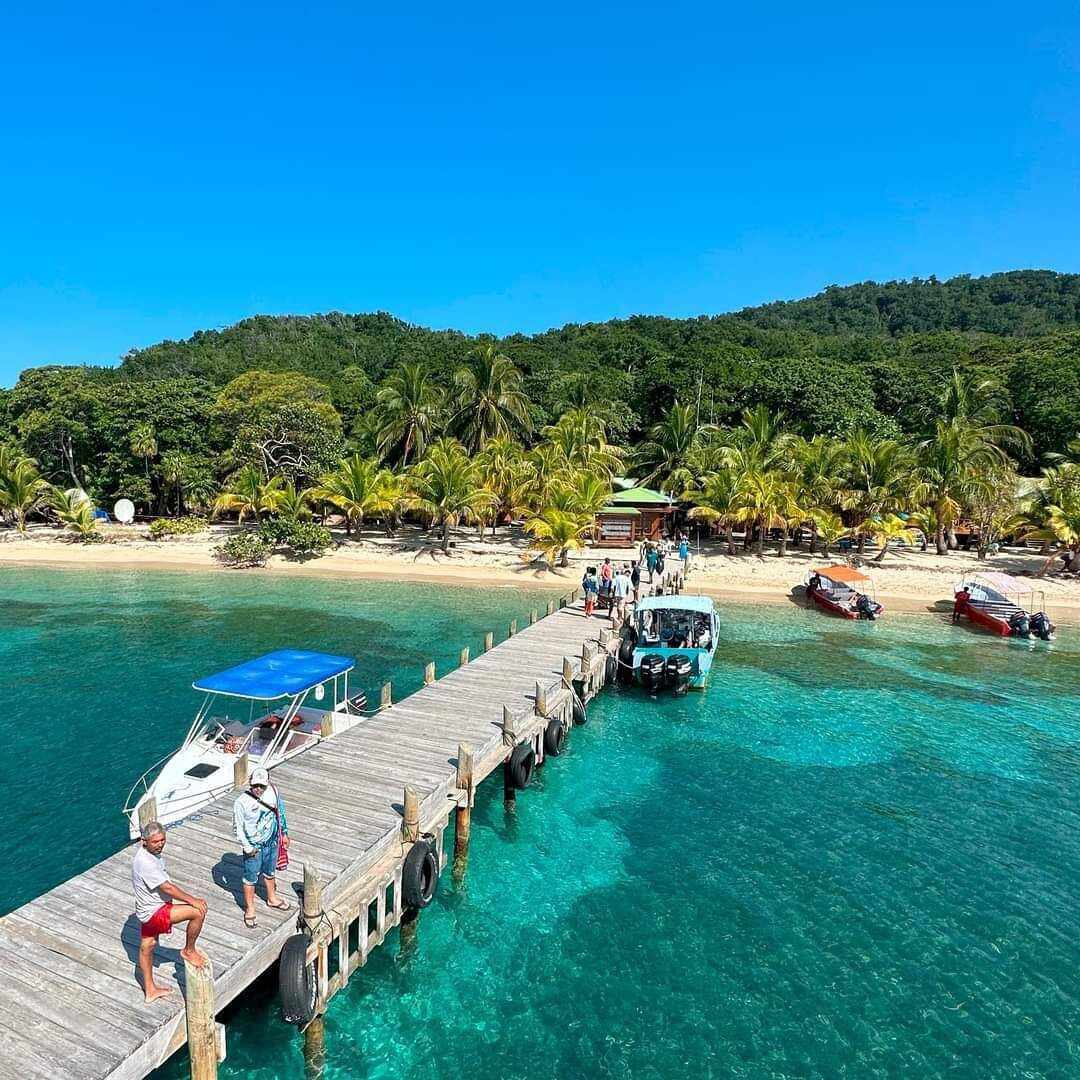 På stranden og solsenger