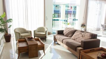 Área de estar no saguão