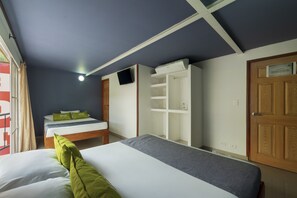 Quadruple Room | Hypo-allergenic bedding, free WiFi, bed sheets - Ayenda 1405 Ibiza (Cali)