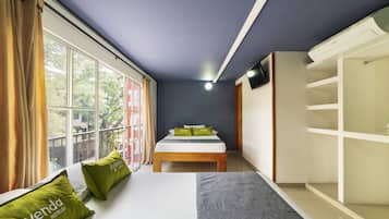 Quarto quádruplo | Roupas de cama antialérgicas, Wi-Fi de cortesia, roupa de cama