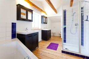Villa, Private Bathroom, Sea View (Villa Luna) | Bathroom - Villa Luna (Sassnitz)