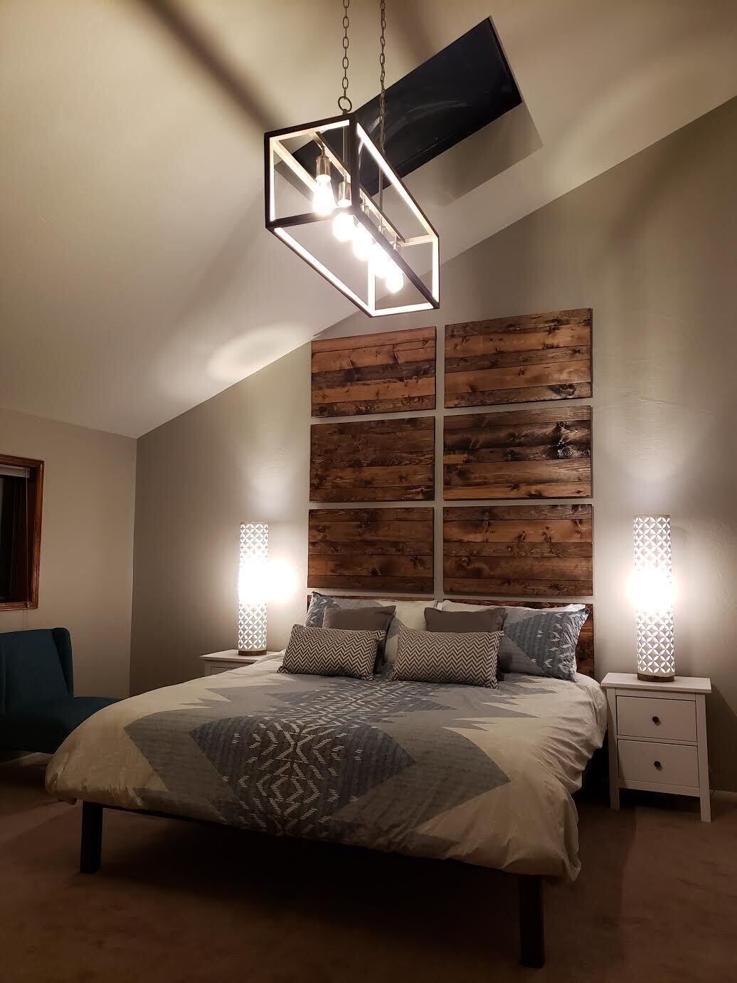 3 多间卧室、客房内保险箱、办公桌、熨斗/熨衣板