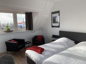 1 slaapkamer, een kluis op de kamer, een strijkplank/strijkijzer, wifi