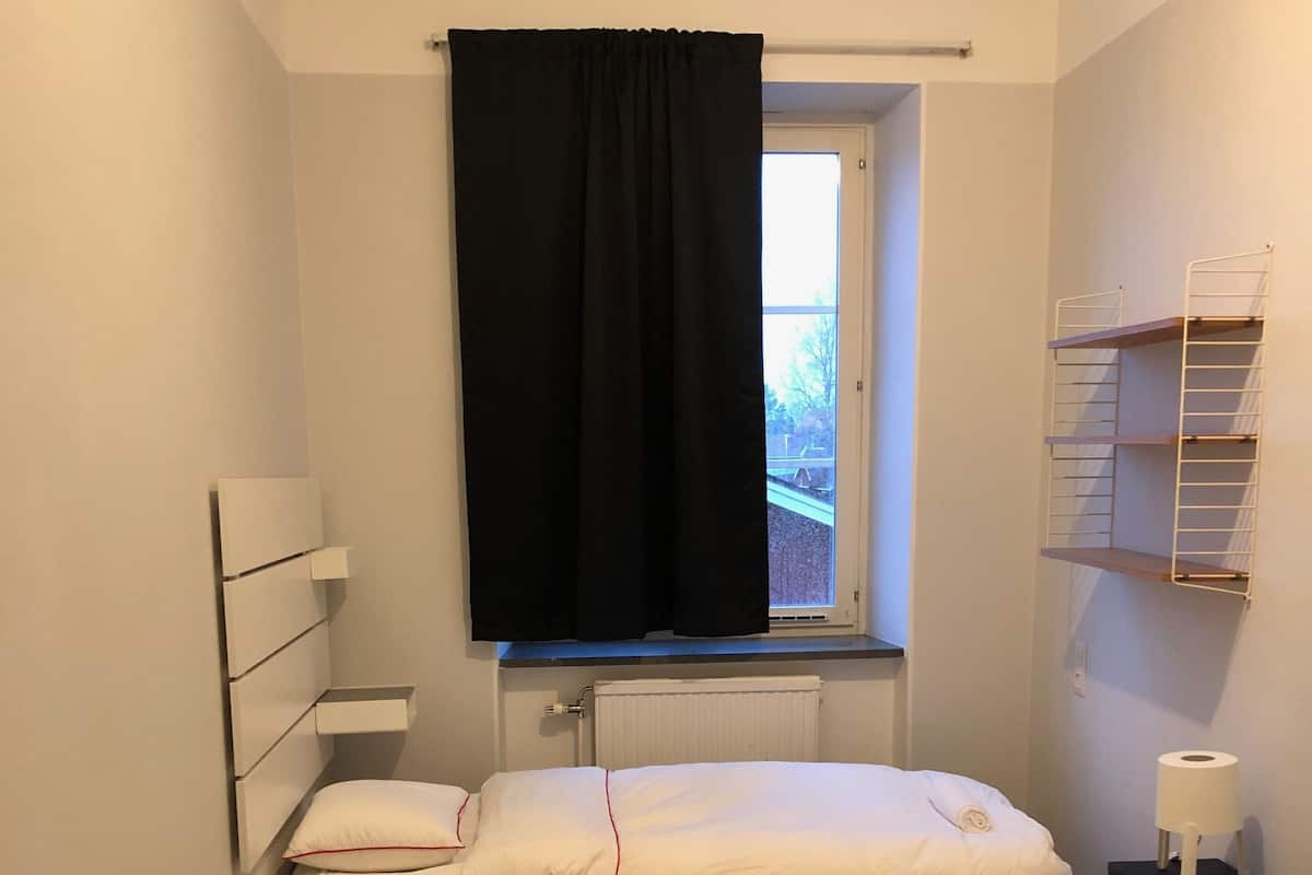 Standaard eenpersoonskamer | Babybedden, gratis wifi, beddengoed