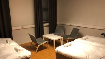 Economy vierpersoonskamer | Babybedden, gratis wifi, beddengoed