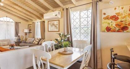 Gated 1Bdrm 1Bath steps to Falmouth glistening water attractions Free parking!