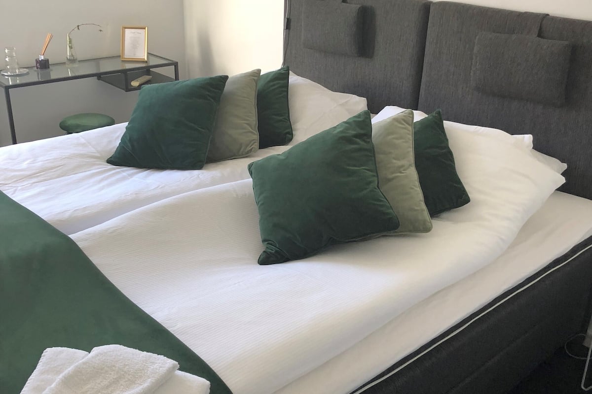 double or twin room | individually furnished, desk, laptop workspace, soundproofing