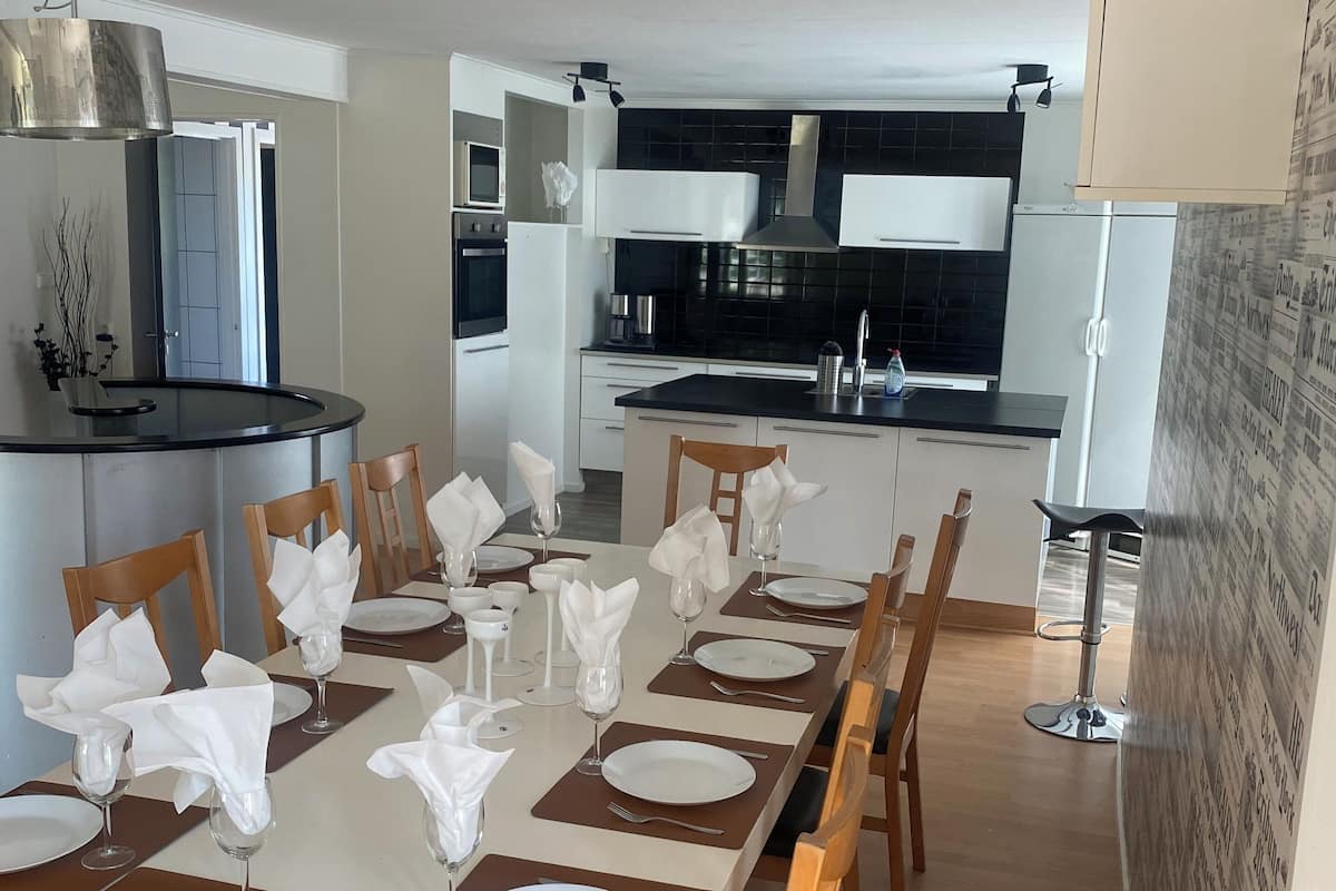 House | Private kitchen | Fridge, microwave, high chair