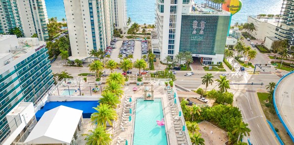 NEIGHBORHOOD - High-Floor with Stunning Views–Luxury Condo| Pools (Hollywood)