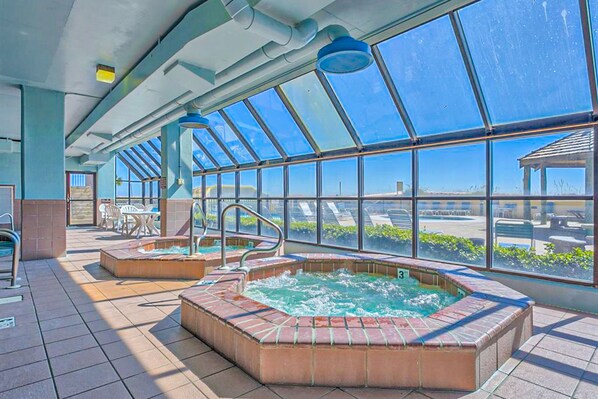 Innenpool, beheizter Pool