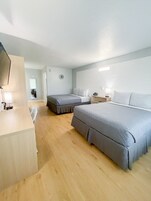 Hypo-allergenic bedding, down duvets, in-room safe, desk