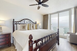 4 bedrooms, iron/ironing board, Internet, bed sheets - Luxurious beachfront condo w/ incredible Gulf view & shared pool/hot tub! (Gulf Shores)