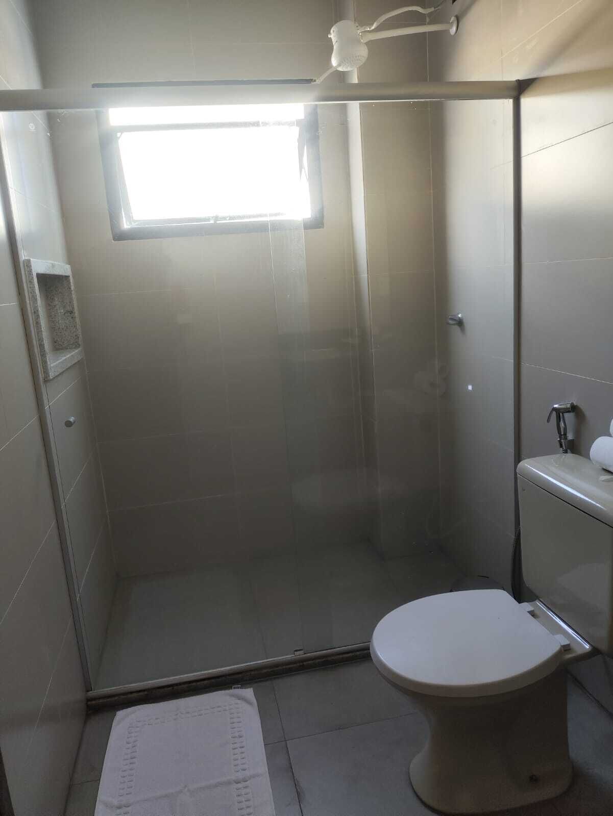 standard double room | bathroom | shower, towels