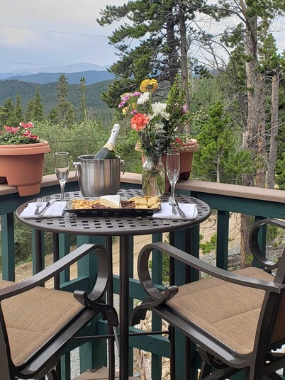 New Remodel! Cabin with Rocky Mountain Views! Venture Out, Relax in the Hot Tub!