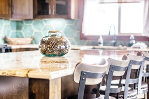 Dining - New Remodel! Cabin with Rocky Mountain Views! Venture Out, Relax in the Hot Tub! (Idaho Springs)