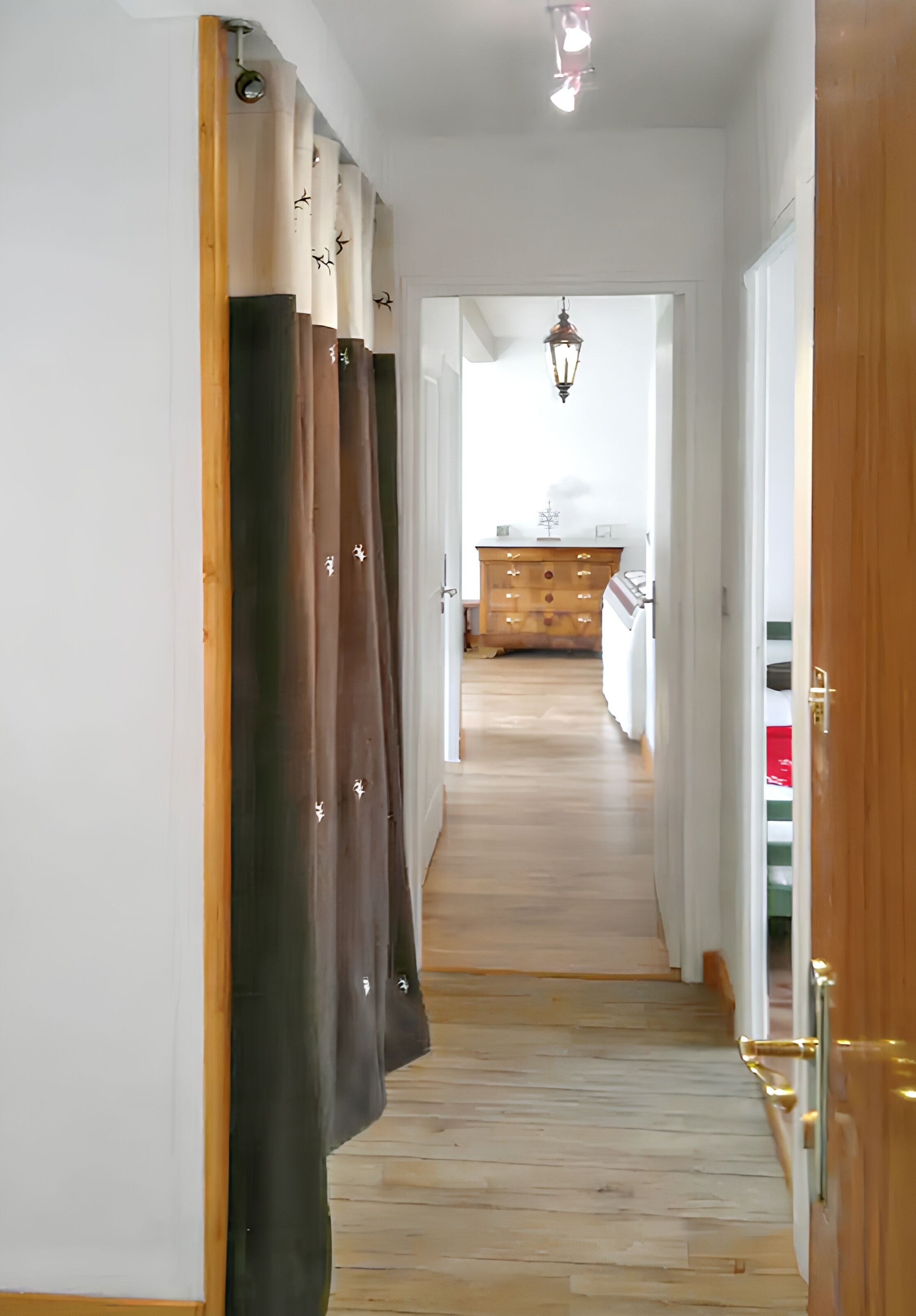 3 bedrooms, desk, iron/ironing board, WiFi