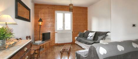 TV, fireplace, DVD player, stereo