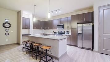 Apartment | Private kitchen | Fridge, microwave, oven, stovetop