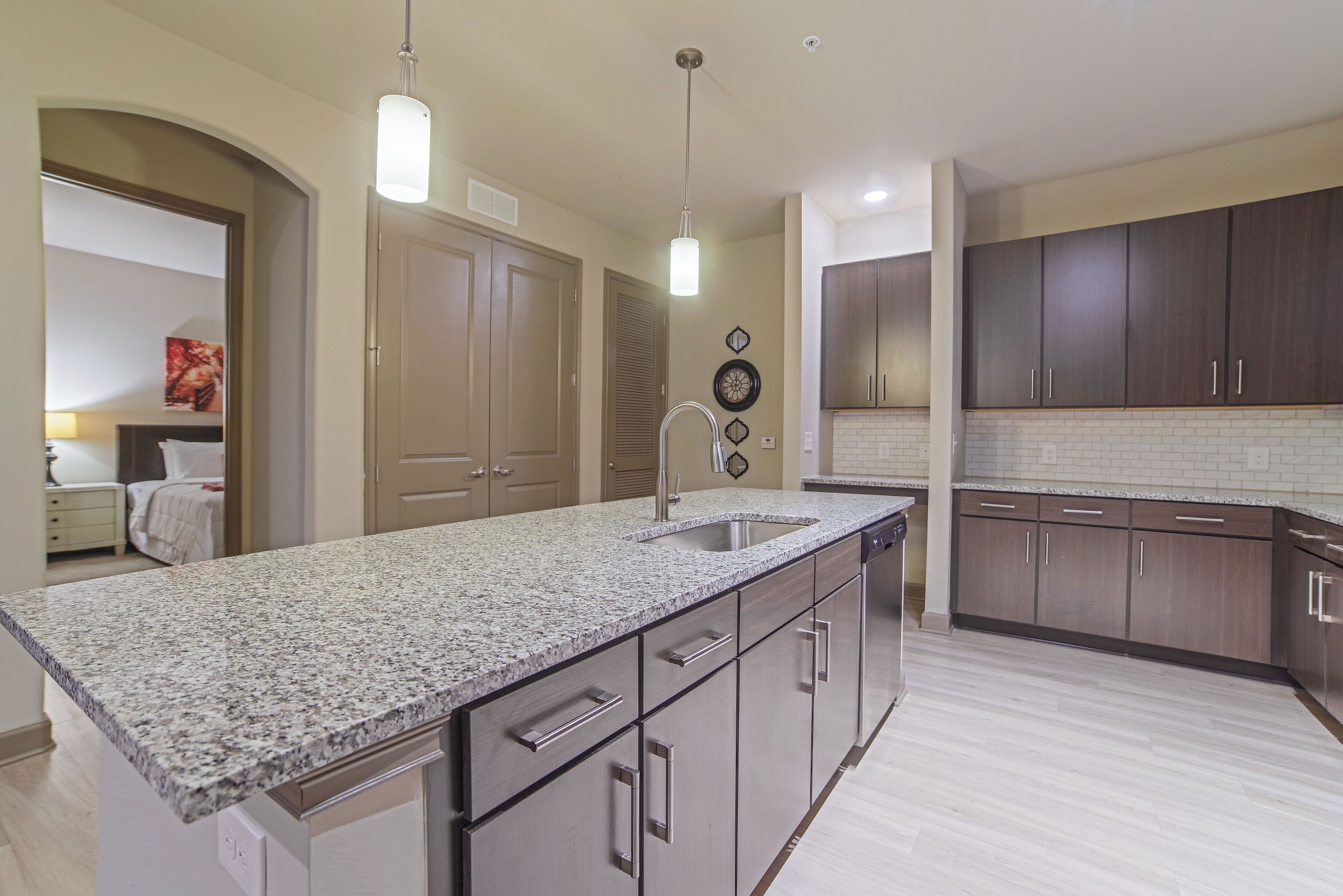 Appartement | Privékeuken | Een koelkast, een magnetron, een oven, een kookplaat