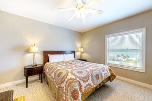 8 bedrooms, iron/ironing board, free Internet, bed sheets