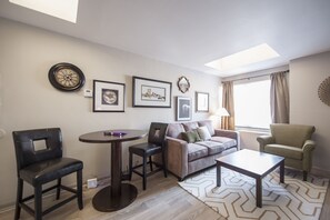 Apartamento | Área de estar | TV de tela plana