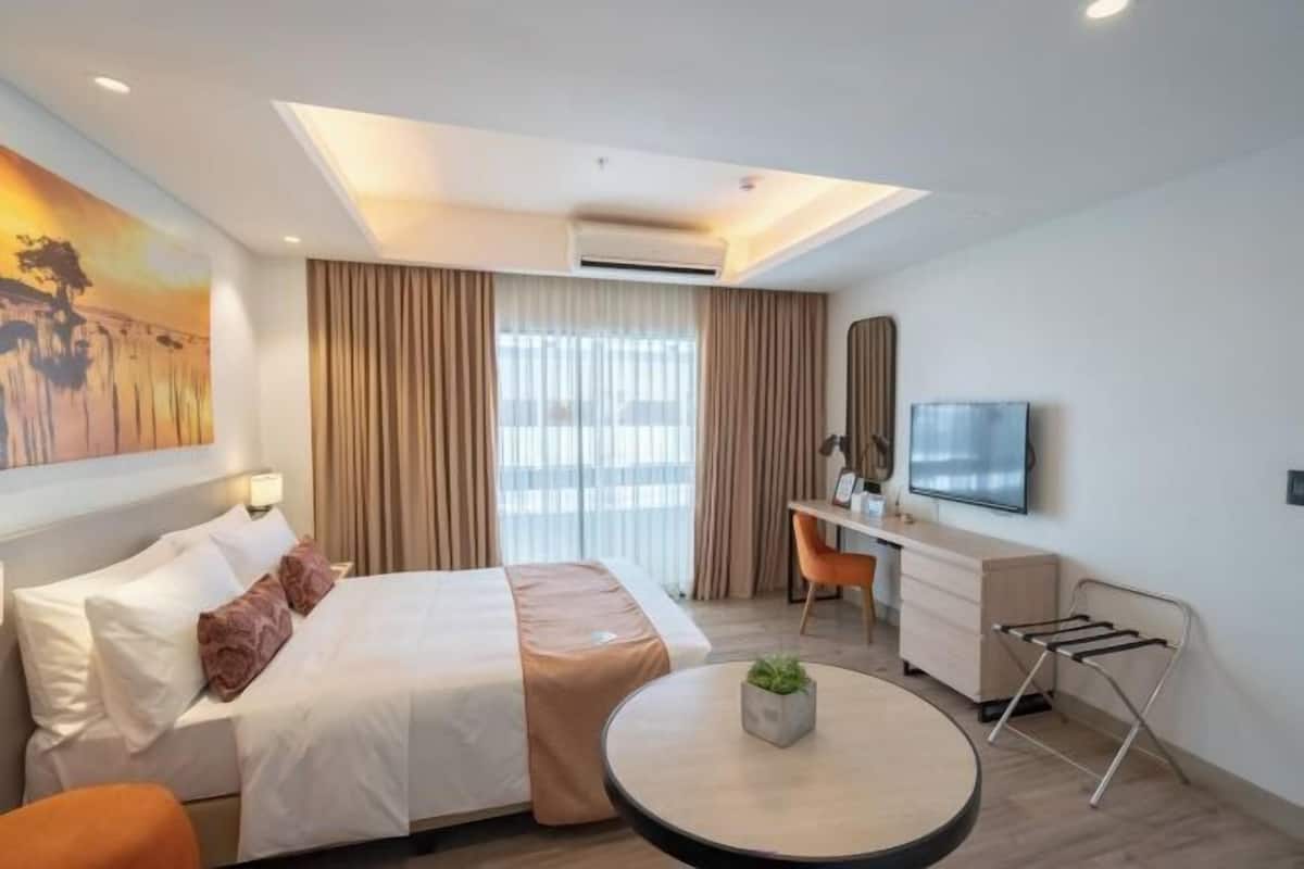 Premium bedding, down duvets, desk, laptop workspace