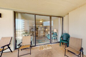 Property grounds - Beachfront condo with balcony overlooking Gulf of Mexico & resort pool (Gulf Shores)