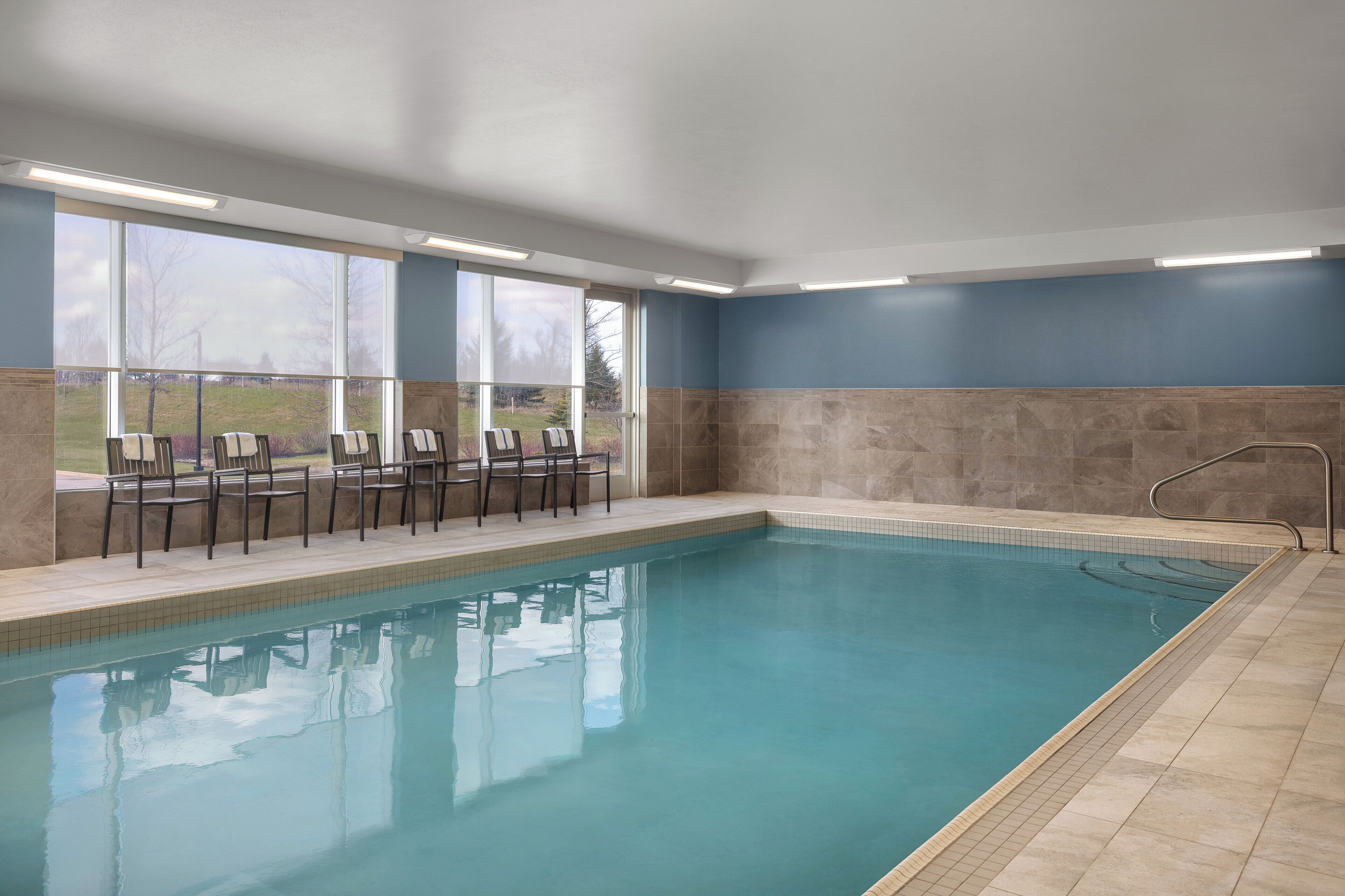 Una piscina cubierta