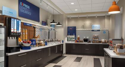 Holiday Inn Express & Suites Aurora by IHG
