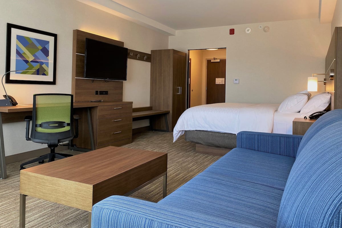 Suite, 1 King Bed with Sofa bed | In-room safe, desk, laptop workspace, blackout drapes