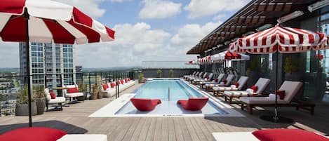Piscina stagionale all'aperto, cabanas (a pagamento)