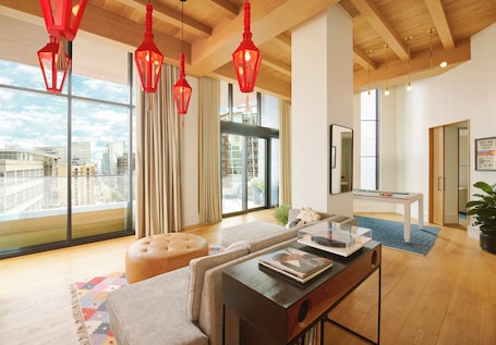 Penthouse (Richard's Flat King) | Minibar, in-room safe, desk, laptop workspace. Virgin Hotels Nashville