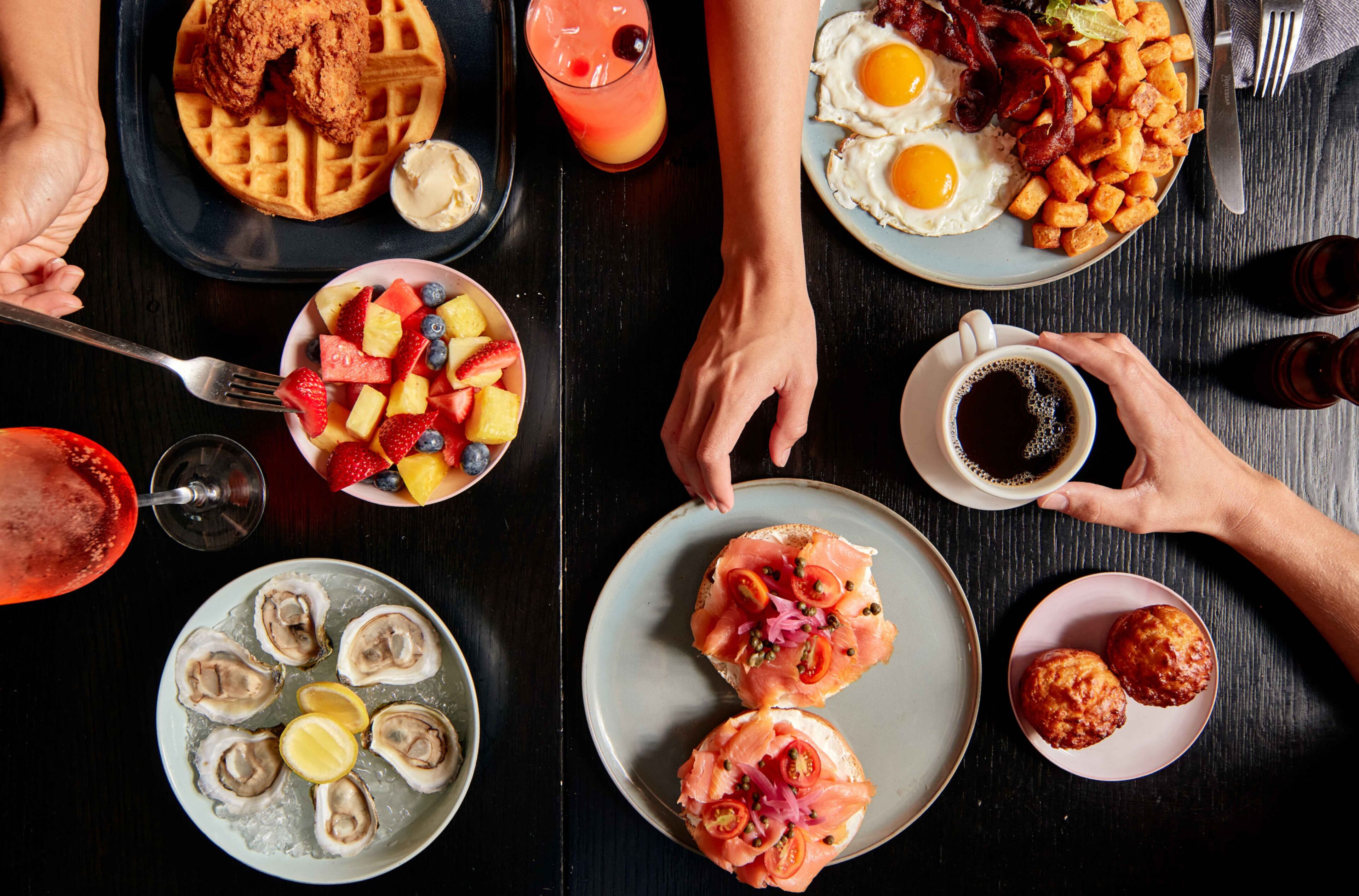 Desayuno completo todos los días (con cargo) 