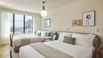 1 quarto, frigobar, cofres nos quartos, escrivaninha