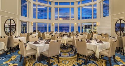 Water's Edge Resort and spa w indoor and outdoor pool and beach. Condo Sleeps 4