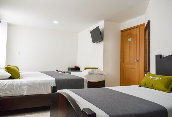 Superior Quadruple Room | Soundproofing, free WiFi, bed sheets - Hotel Riviera Plaza (Bucaramanga)