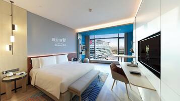 1 bedroom, premium bedding, down duvets, free minibar items