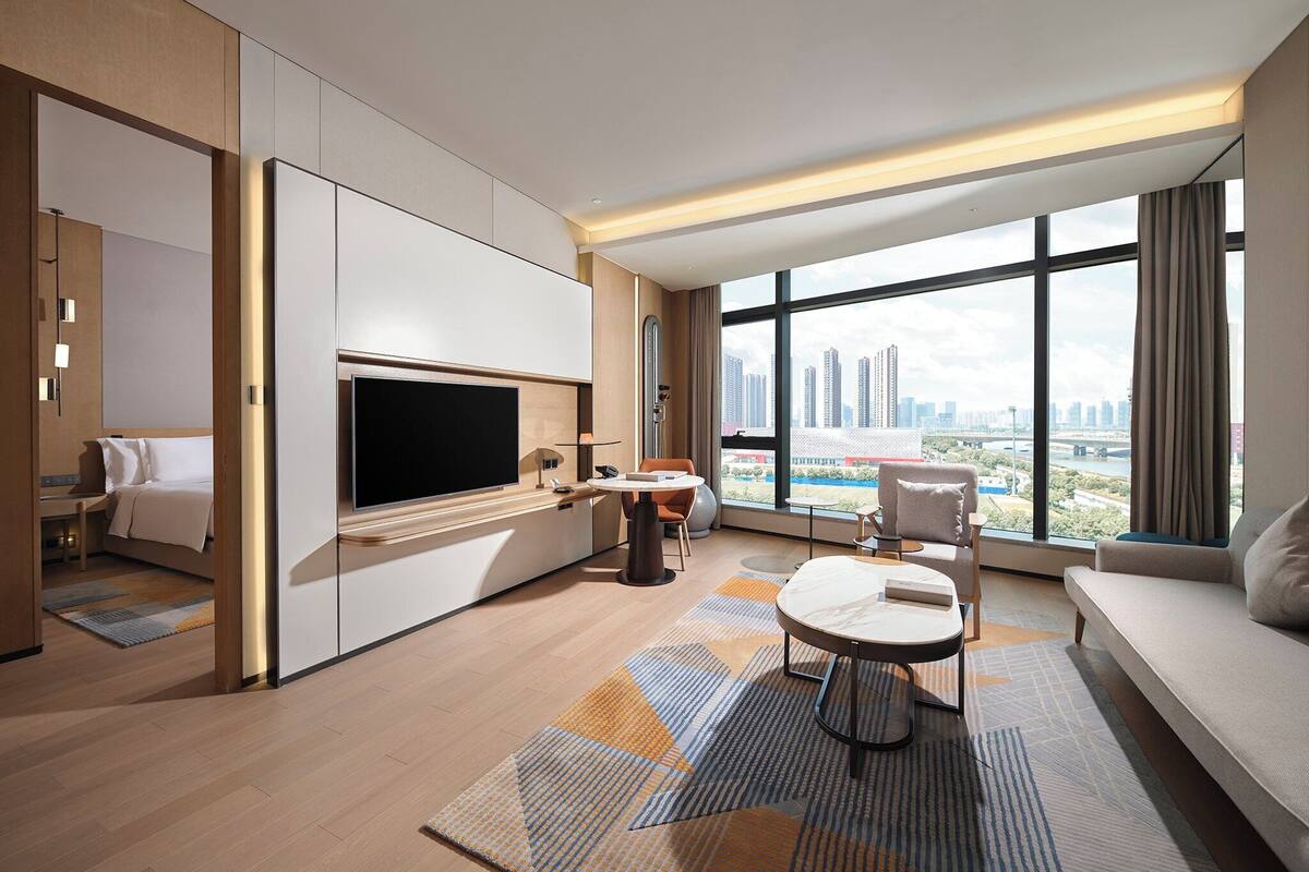 Suite, 1 Bedroom (Football Stadium View)