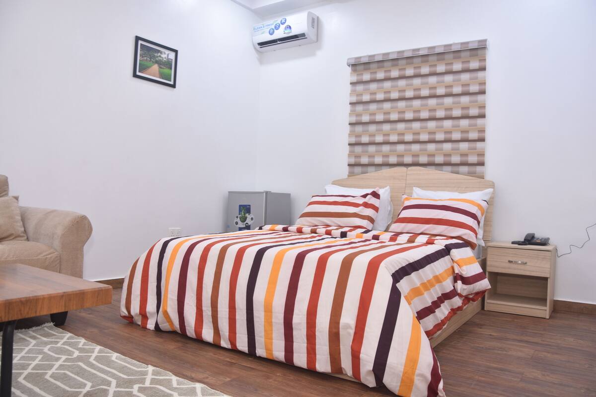 Desk, laptop workspace, iron/ironing board, rollaway beds